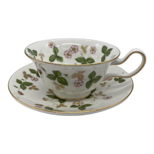 Wedgwood (ウェッジウッド) カップ&ソーサー イングランド製 黒壺 ワイルドストロベリー