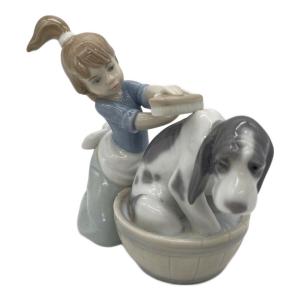 LLADRO (リヤドロ) フィギュリン 「きれいにしましょうね」