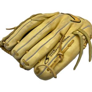 NIKE (ナイキ) グローブ 右利き用 イエロー