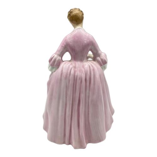 ROYAL DOULTON (ロイヤルドルトン) フィギュリン ウィリアムズバーグのホステス
