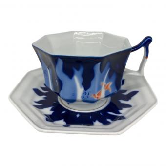 深川製磁 (フカガワセイジ) 八角紅茶碗皿 カップ＆ソーサー 染錦金魚絵