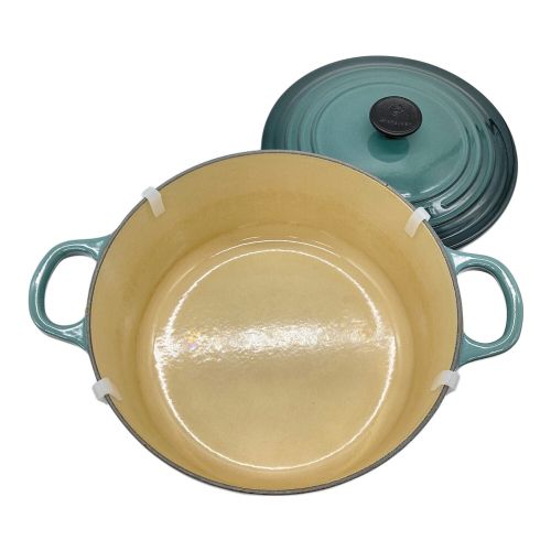 LE CREUSET (ルクルーゼ) 両手鍋 スカイブルー 22cm