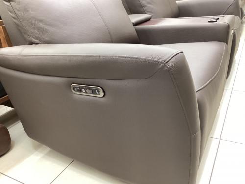 2人掛け電動リクライニングソファー　センターユニット付　ブラウン