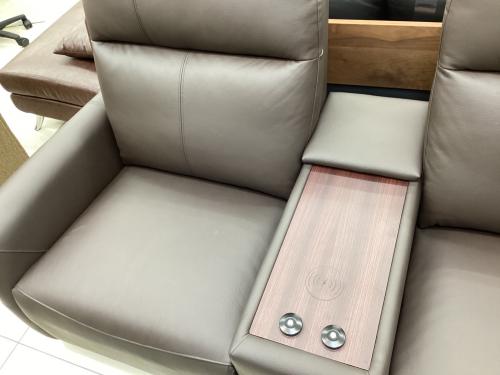 2人掛け電動リクライニングソファー　センターユニット付　ブラウン