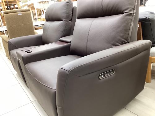 2人掛け電動リクライニングソファー　センターユニット付　ブラウン