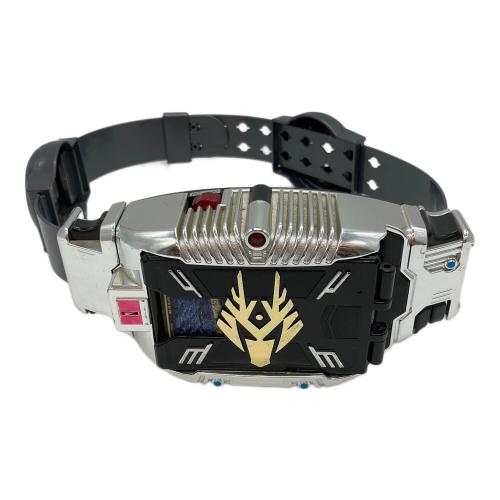 仮面ライダー龍騎 (カメンライダーリュウキ) 変身ベルト Vバックル 仮面ライダー