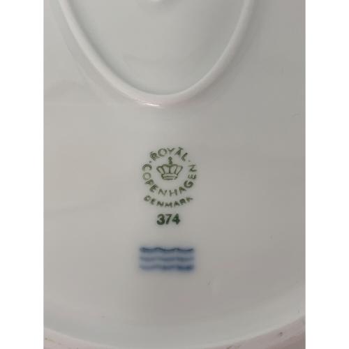 ROYAL COPENHAGEN (ロイヤル・コペンハーゲン) オーバルディッシュ（楕円） 34cm×24cm×4.5cm ホワイトフルーテッド・ハーフレース