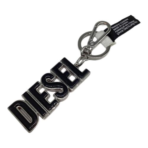 DIESEL (ディーゼル) 3Dキーリング ブラック×レッド