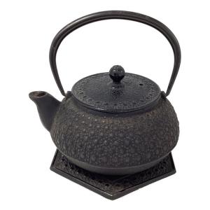 南部鉄器 (ナンブテッキ) 鉄瓶 鍋敷付 岩鋳