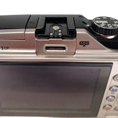 OLYMPUS (オリンパス) デジタル一眼レフカメラ E-PL2 レンズ浮き有・レンズセット
