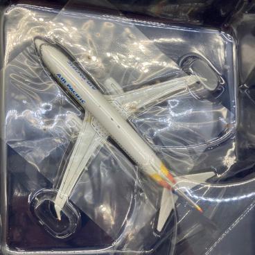 飛行機 JAL 嵐 JET 模型 JAL 777-200 1/200｜トレファクONLINE