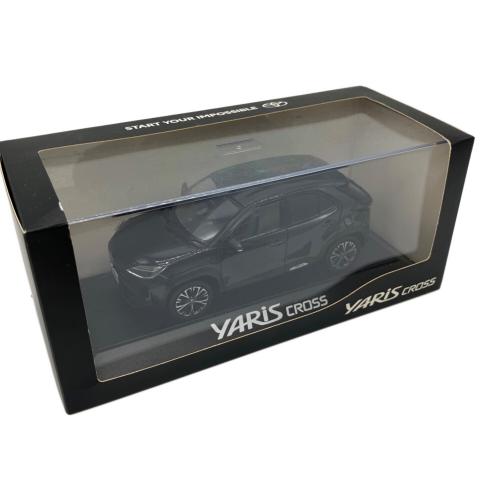 TOYOTA (トヨタ) ヤリスクロス カラーサンプル