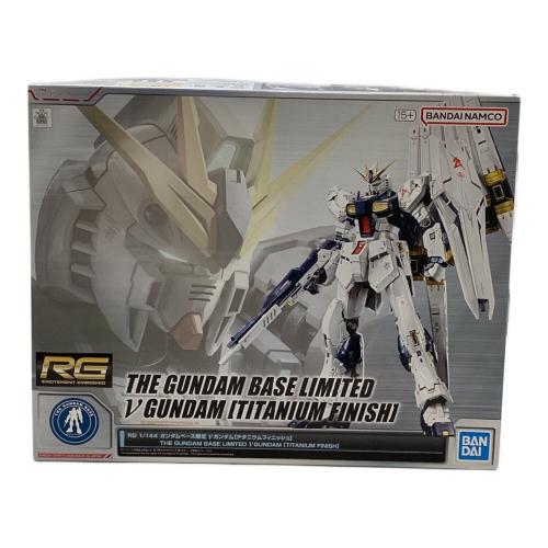 BANDAI (バンダイ) ガンプラ RG 1/144 νガンダム[チタニウムフィニッシュ]