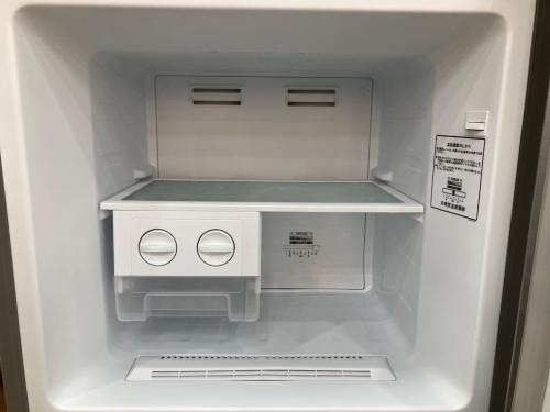 Hisense (ハイセンス) 2ドア冷蔵庫 HR-B2302 2019年製 キズ有 227L