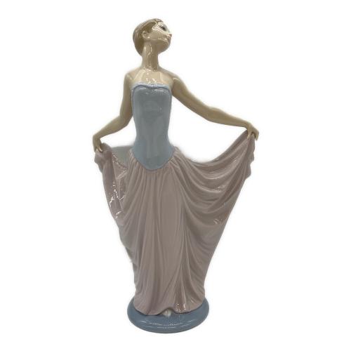 LLADRO (リヤドロ) 踊る少女