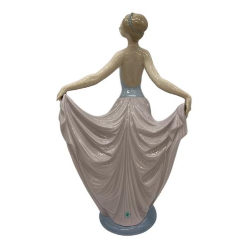 LLADRO (リヤドロ) 踊る少女