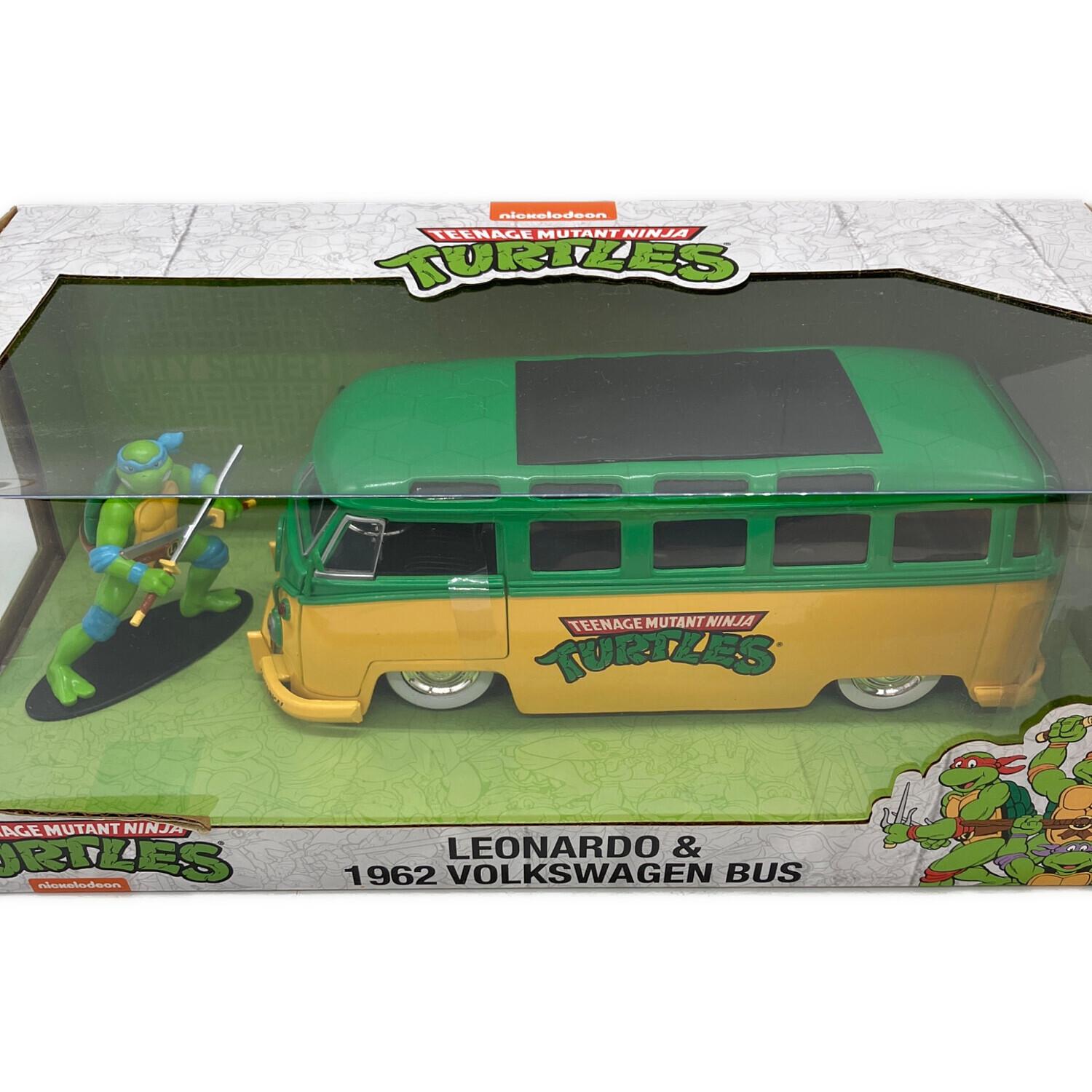 タートルズ　ワーゲンバス　フィギュア　ミニカー Amazon | 1:24 TURTLES 1962 VW Bus w/LEONARDO タートルズ