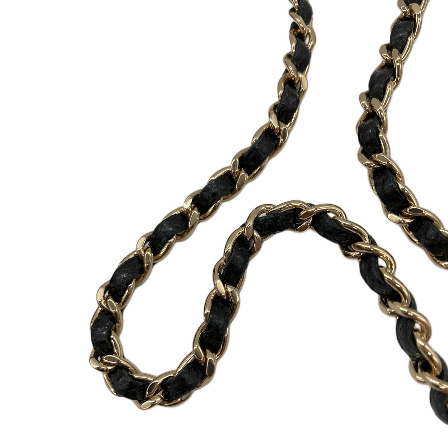 CHANEL (シャネル) チェーンショルダースマホケース マトラッセ @ Π