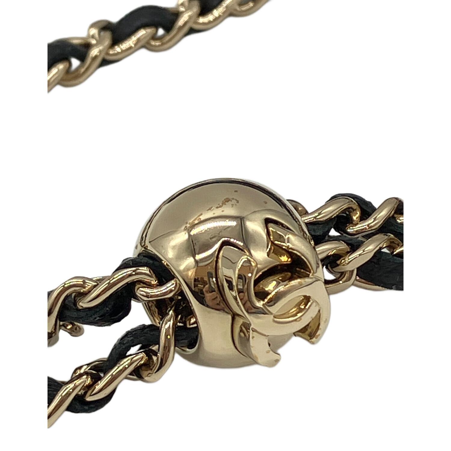 CHANEL (シャネル) チェーンショルダースマホケース マトラッセ @ Π