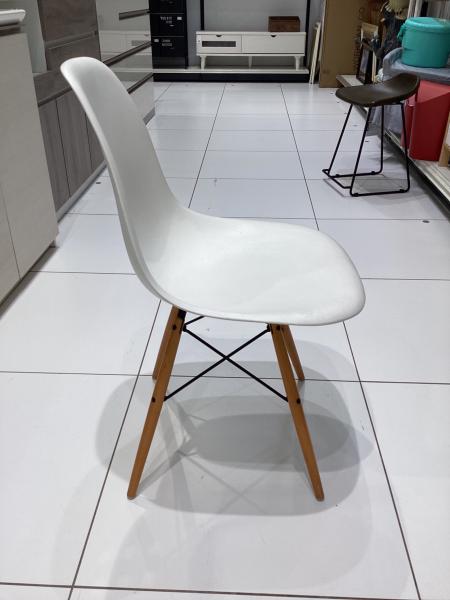 美品 Vitra Eames イームズ プラスチック シェルチェア ホワイト 白 美品 Vitra Eames イームズ プラスチック シェルチェア ホワイト 白