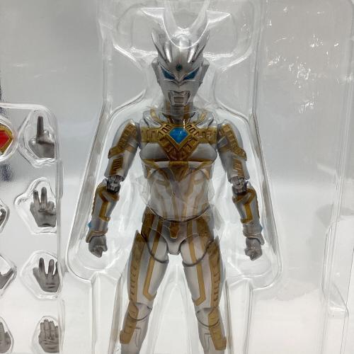 S.H.Figuarts (エス・エイチ・フィギュアーツ) ウルティメイトシャイニングウルトラマンゼロ (ウルトラマン ニュージェネレーションスターズVer.) ウルトラマン