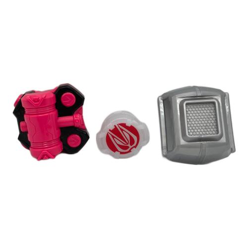 仮面ライダーギーツ (カメンライダーギーツ) DXデザイアドライバー＆ゾンビレイズバックル＆レイズバックルホルダー 仮面ライダー