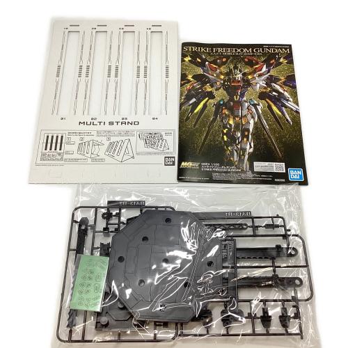 BANDAI (バンダイ) ストライクフリーダムガンダム ガンプラ MGEX 1/100
