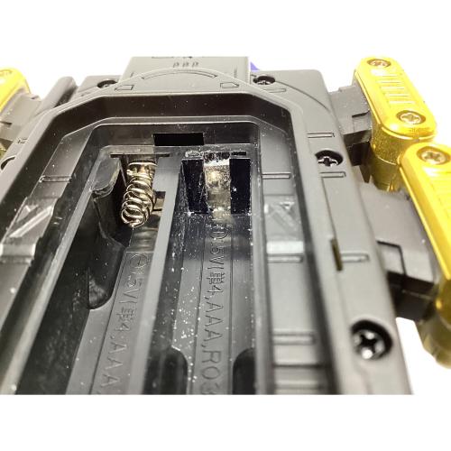 BANDAI ＣＳＭ ガタックゼクター　電池入れ部分液漏れ跡有