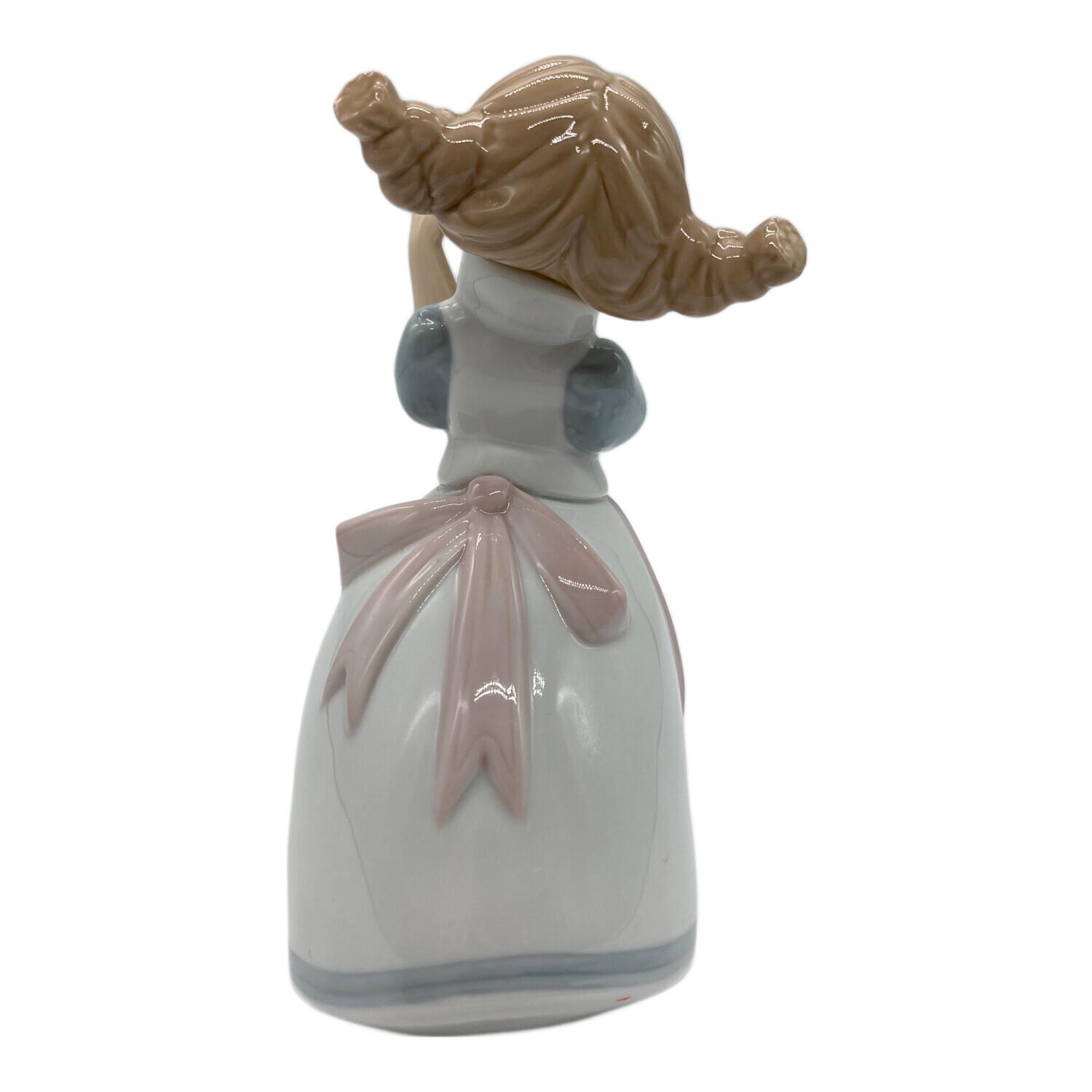 LLADRO NAO フィギュリン 花 少女｜トレファクONLINE