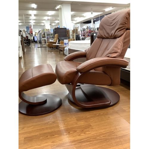 HJELLEGJERDE (イエリアーダ) リクライニングソファー&オットマン ブラウン 1人掛け レザー