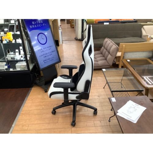 noblechairs ゲ-ミングチェアー