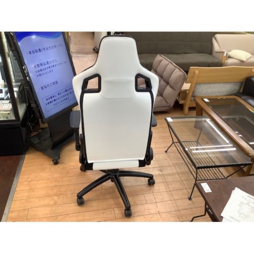 noblechairs ゲ-ミングチェアー