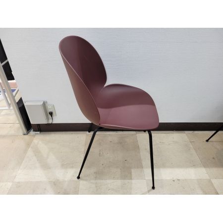 GUBI (グビ) ダイニングチェアー ブラウン Beetle Dining Chair Un-upholstered - Conic base