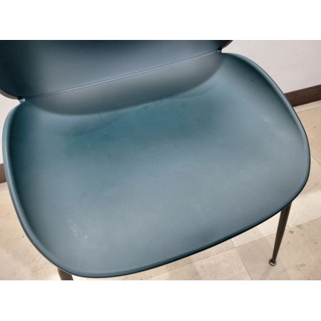 GUBI ダイニングチェアー ダークグリーン Beetle Dining Chair Un-upholstered - Conic base
