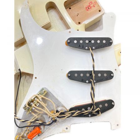 FENDER JAPAN (フェンダージャパン) エレキギター  ST57-85 JVシリアル robin trowerバックプレート 1982年製
