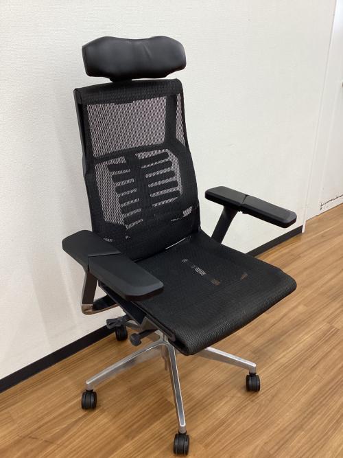 WIN case(ウィンケース)　ワークチェアー ブラック Type-R　アーム可動式 エルゴヒューマン監修 オットマン内蔵 メッシュ