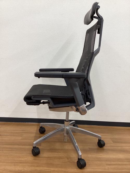 WIN case(ウィンケース)　ワークチェアー ブラック Type-R　アーム可動式 エルゴヒューマン監修 オットマン内蔵 メッシュ
