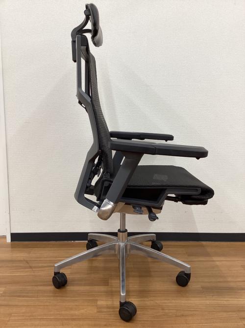 WIN case(ウィンケース)　ワークチェアー ブラック Type-R　アーム可動式 エルゴヒューマン監修 オットマン内蔵 メッシュ