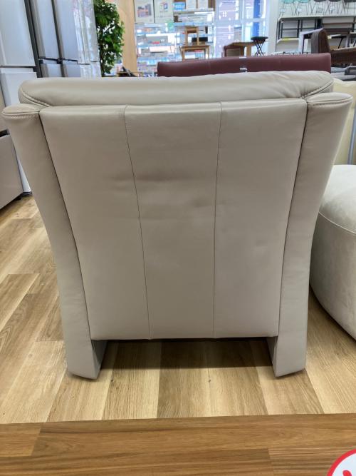 Himolla (ヒモラ) 1人掛けソファー アイボリー ベルク