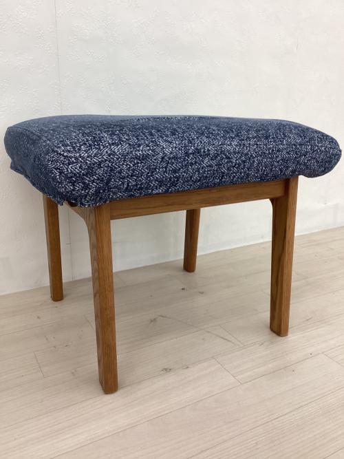 LIVING HOUSE (リビングハウス) スツール ブルー×ブラウン カバーリング ファブリック×オーク材 MOCOA