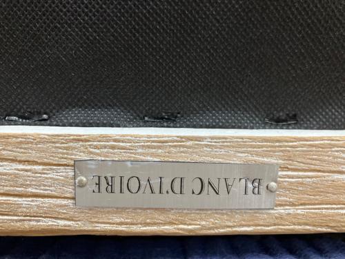 blanc d'voire(ブランディボワール) 1人掛けソファー 底裏地ヤブレあり