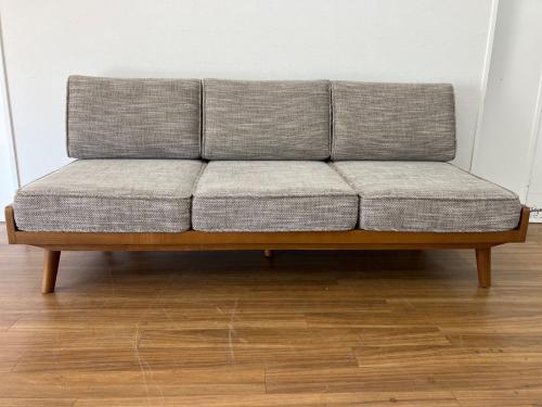 UNICO (ウニコ) 3人掛けソファー　ALBERO ベージュ　ウォールナット