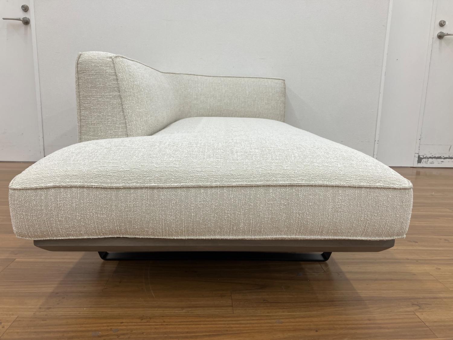 【トレファクマーケット久喜店】HUKLA (フクラ)　カウチソファー　KASTOR HUKLA (フクラ) カウチソファー KASTOR 付属クッション欠品 ホワイト