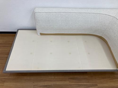 【トレファクマーケット久喜店】HUKLA (フクラ)　カウチソファー　KASTOR HUKLA (フクラ) カウチソファー KASTOR 付属クッション欠品 ホワイト