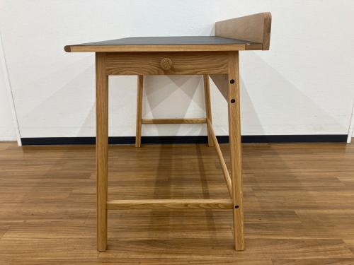 ACTUS (アクタス) THEO デスク リノリウム ペンボックス・トレー・ブックエンド付 オーク材 Says Who