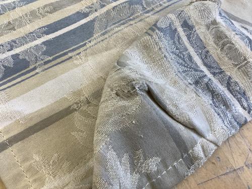 Thomasville (トーマスビル) 2人掛けソファー ホワイト×ブルー