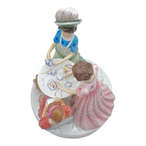 English Ladies Co (イングリッシュ レディース カンパニー) フュギュリン TIME FOR TEA