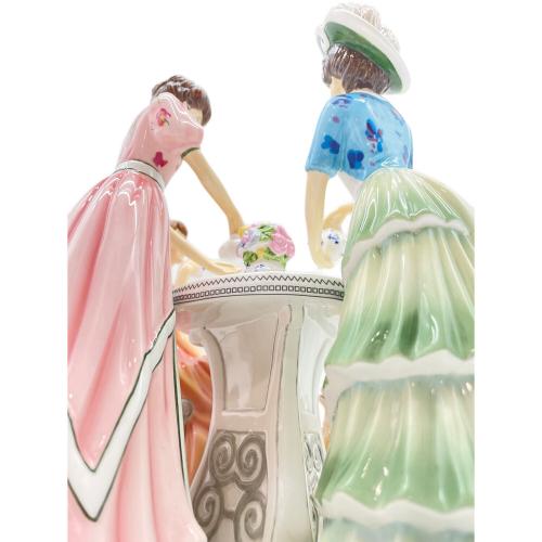 English Ladies Co (イングリッシュ レディース カンパニー) フュギュリン TIME FOR TEA