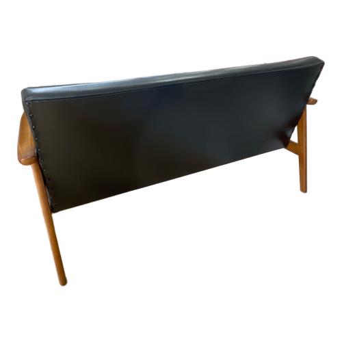 カリモク60 (カリモクロクマル) 2人掛けソファー W36143 幅:約133㎝ スタンダードブラック Kチェア