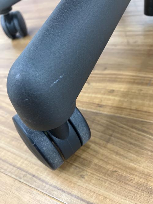 Herman Miller (ハーマンミラー) ワークチェアー ポスチャーフィット・Bサイズ・フル装備 アーロンチェア